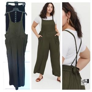 EUC Torrid Crepe Wide Leg Overalls w/Tie Back Size 1/1X/14-16